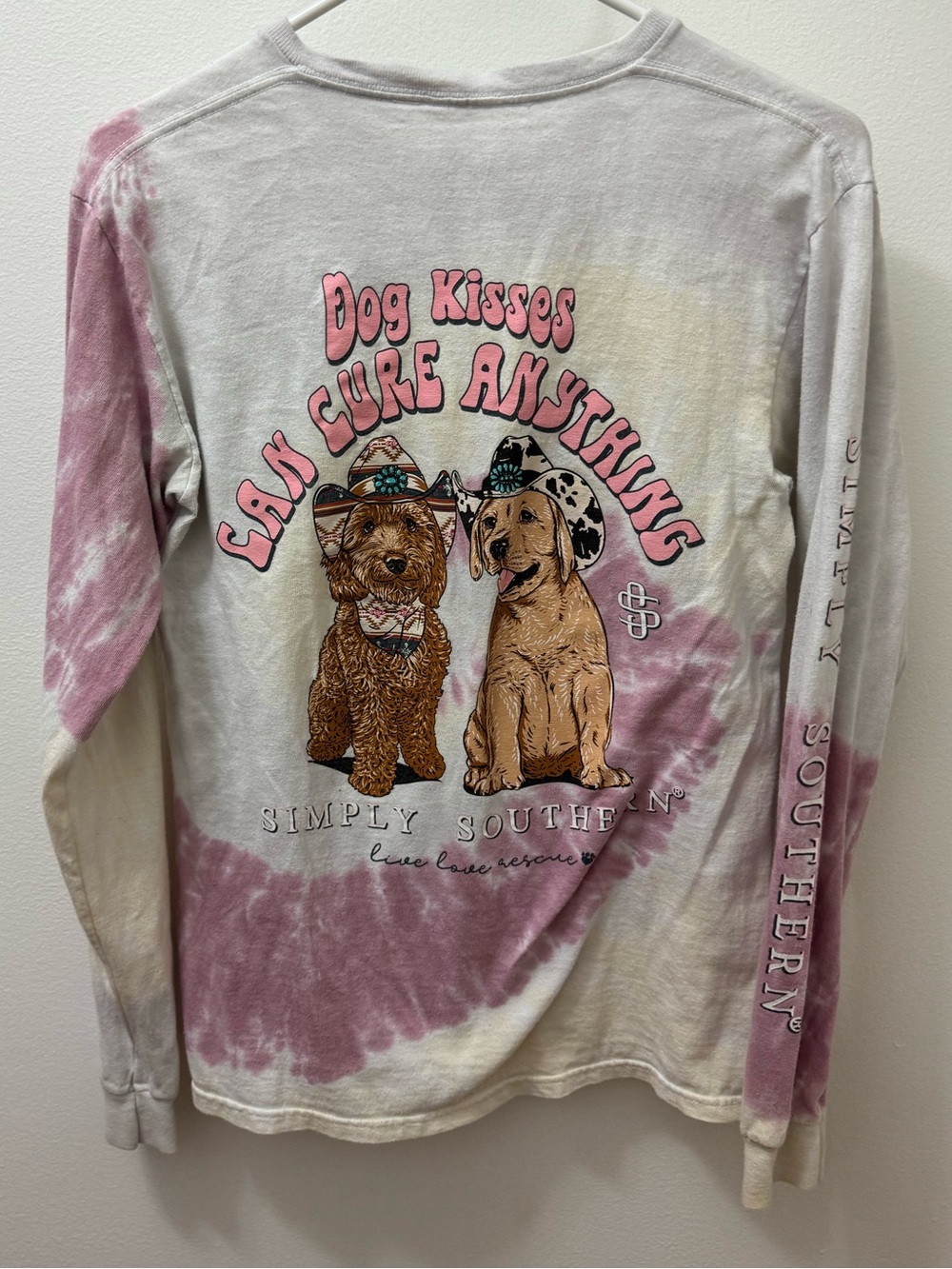 Simply Southern tie-dye T-Shirt “Do Kisses can cure anything” size small